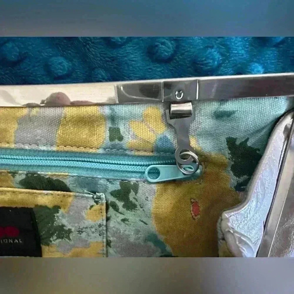 Hobo Off-White Clutch Purse with Floral Interior 12” 2010 Date formal classic - Picture 8 of 12